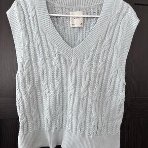 Abercrombie & Fitch Pale Gray Cable Knit V-Neck Sweater Vest